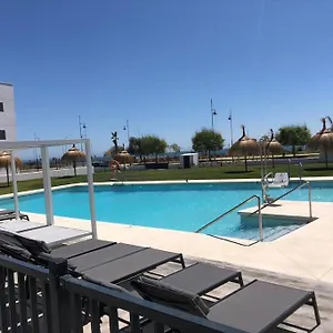Bajo Con Jardin En Primera Linea De Playa Málaga